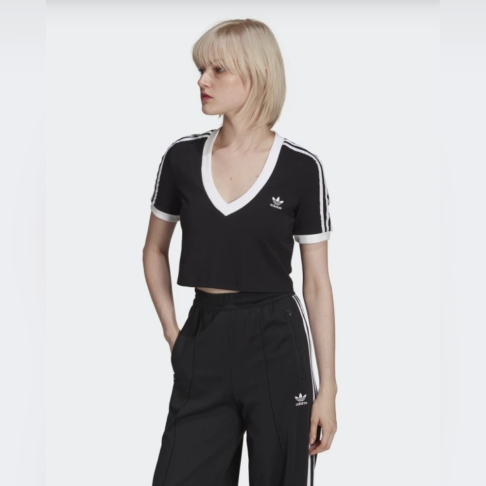 NWT ADICOLOR CLASSICS CROPPED DEEP V TEE